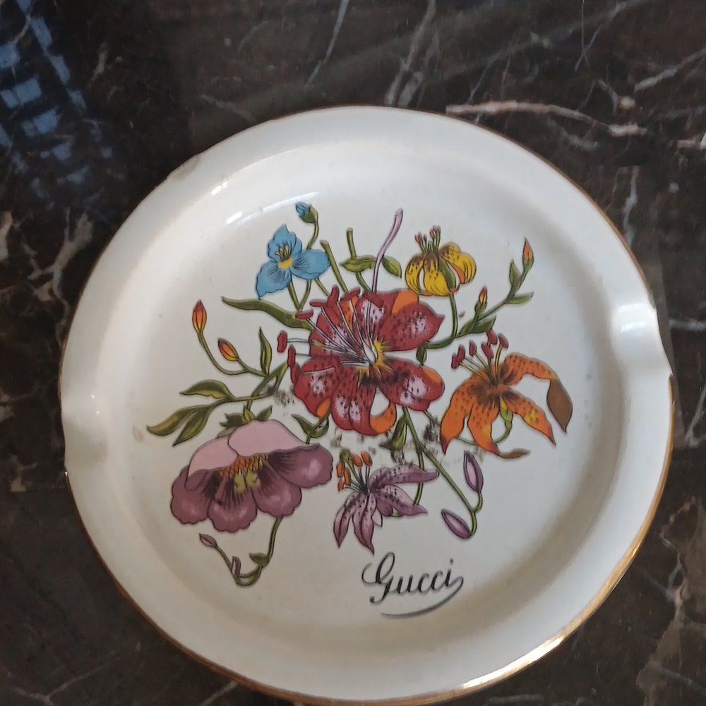 GUCCI ASHTRAY DECOR